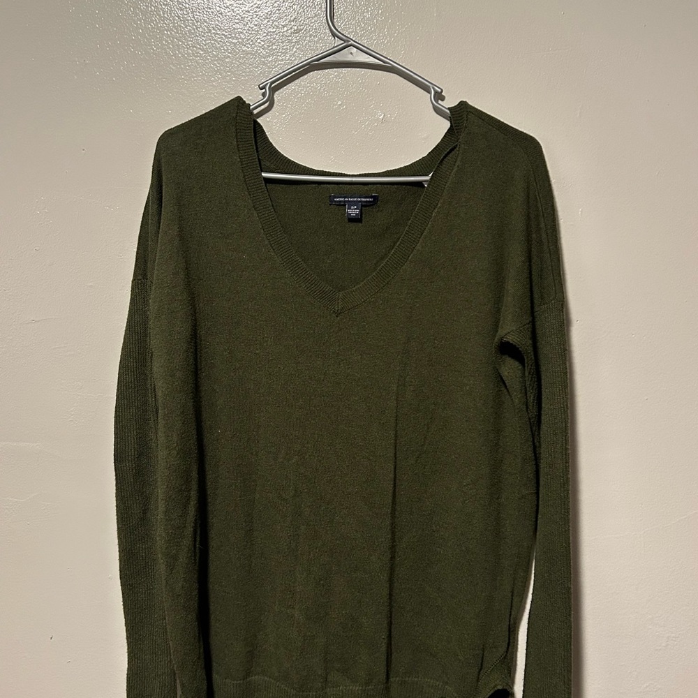American Eagle Outfitters Green V Neck Long Sleeve